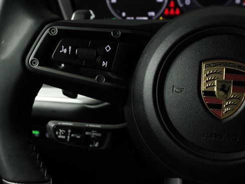 Certified 2025 Porsche Cayenne AWD/4WD image 21