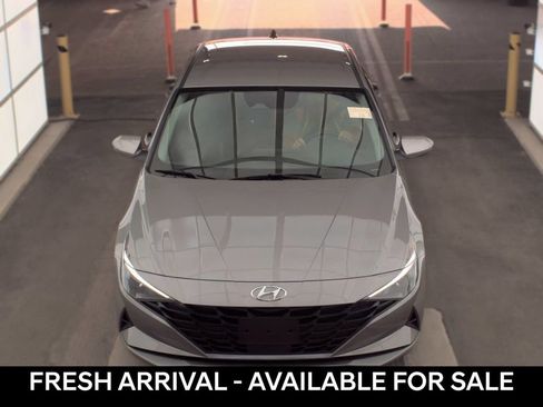 Used 2023 Hyundai Elantra SEL w/ Convenience Package FWD image 2