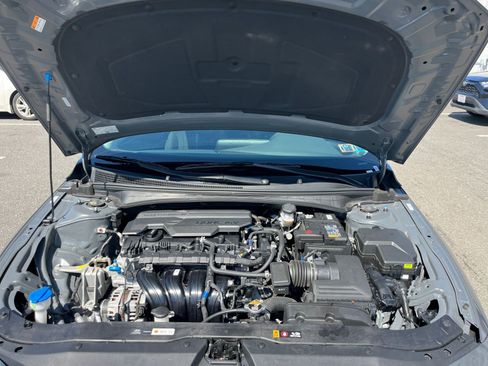 Used 2025 Hyundai Elantra SEL image 33