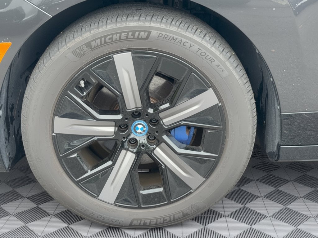 Used 2024 BMW iX xDrive50 w/ Sport Package AWD/4WD image 13