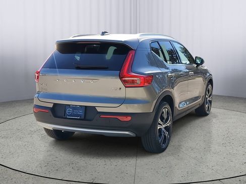 Used 2022 Volvo XC40 T5 Inscription w/ Advanced Package image 4