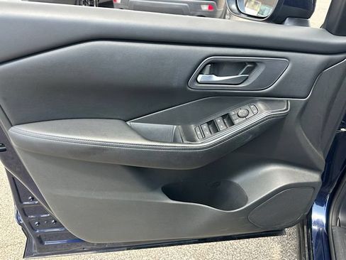 Used 2025 Nissan Rogue SV FWD image 12