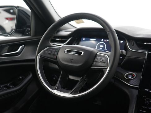 Used 2024 Jeep Grand Cherokee L Laredo image 15