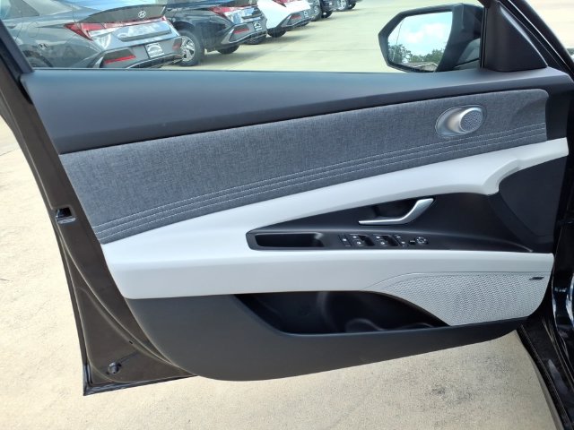 New 2026 Hyundai Elantra Limited FWD image 21