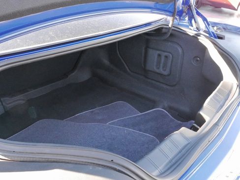 Used 2021 Chevrolet Camaro LT w/ RS Package image 15