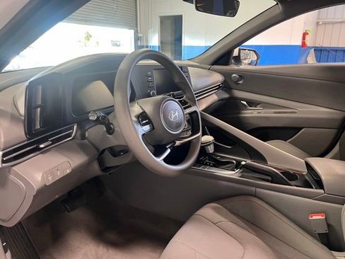 Used 2024 Hyundai Elantra SE image 22