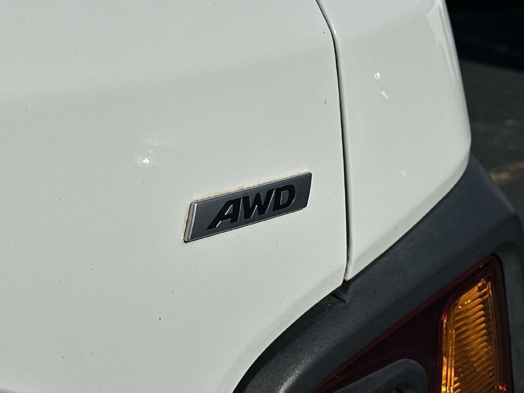 Used 2021 Hyundai Kona SE AWD/4WD image 10