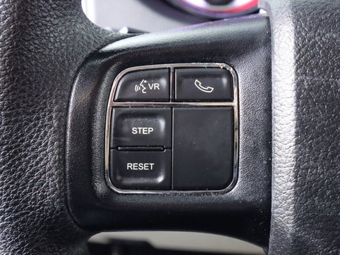 Used 2019 Dodge Grand Caravan SE w/ UConnect Hands-Free Group image 12