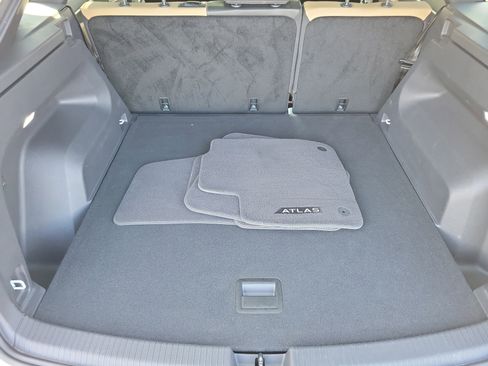 Used 2024 Volkswagen Atlas Cross Sport SE w/ Panoramic Sunroof Package FWD image 7