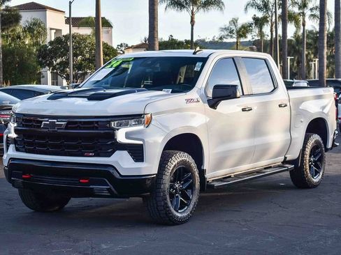 Used 2024 Chevrolet Silverado 1500 LT Trail Boss w/ Protection Package AWD/4WD image 3