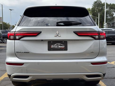 Used 2024 Mitsubishi Outlander SE image 18