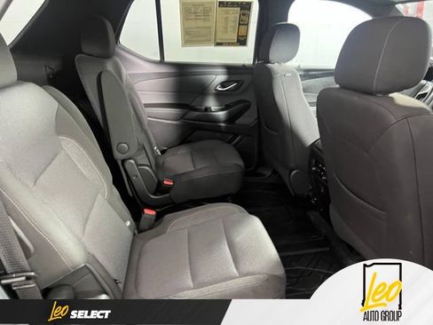 Used 2022 Chevrolet Traverse LT FWD image 16