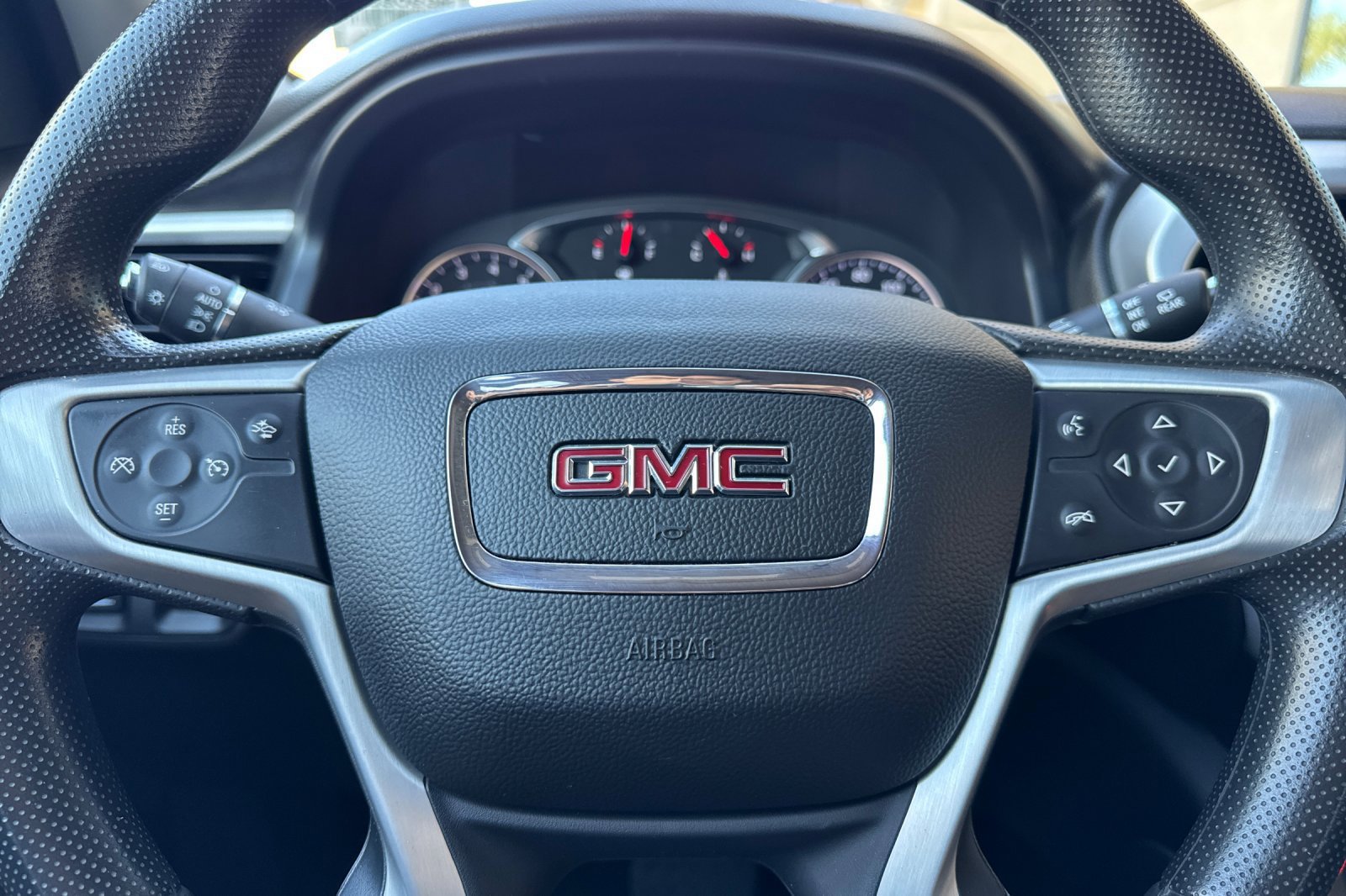 Certified 2023 GMC Acadia SLE w/ LPO, Cargo Package FWD image 25