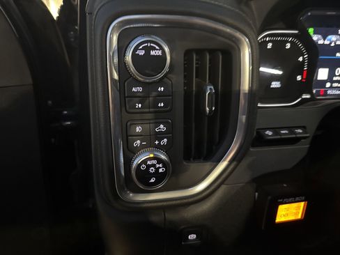 Used 2022 GMC Sierra 3500 Denali w/ Denali Ultimate Package image 14