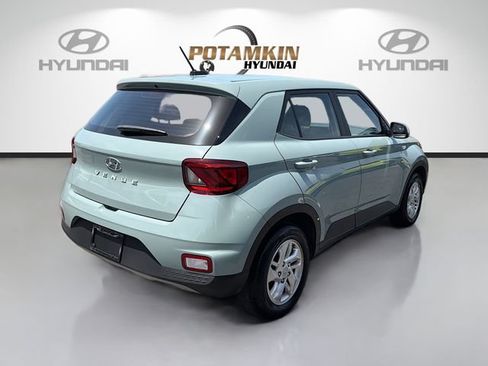 Certified 2025 Hyundai Venue SE FWD image 3