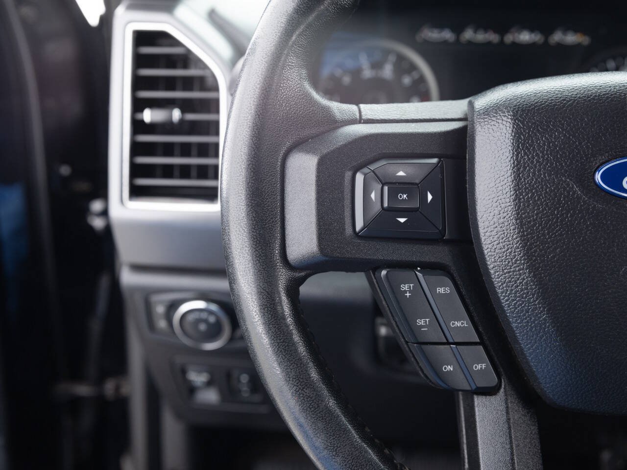 Used 2019 Ford F150 XLT w/ Equipment Group 302A Luxury AWD/4WD image 39