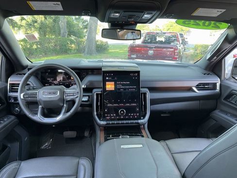 Used 2025 GMC Yukon XL Denali AWD/4WD image 18