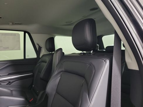 New 2027 Lincoln Navigator Premiere RWD image 14