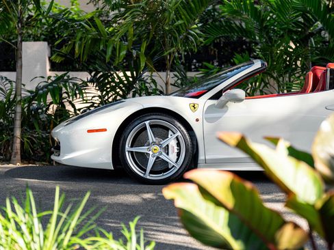Used 2013 Ferrari 458 Spider image 28
