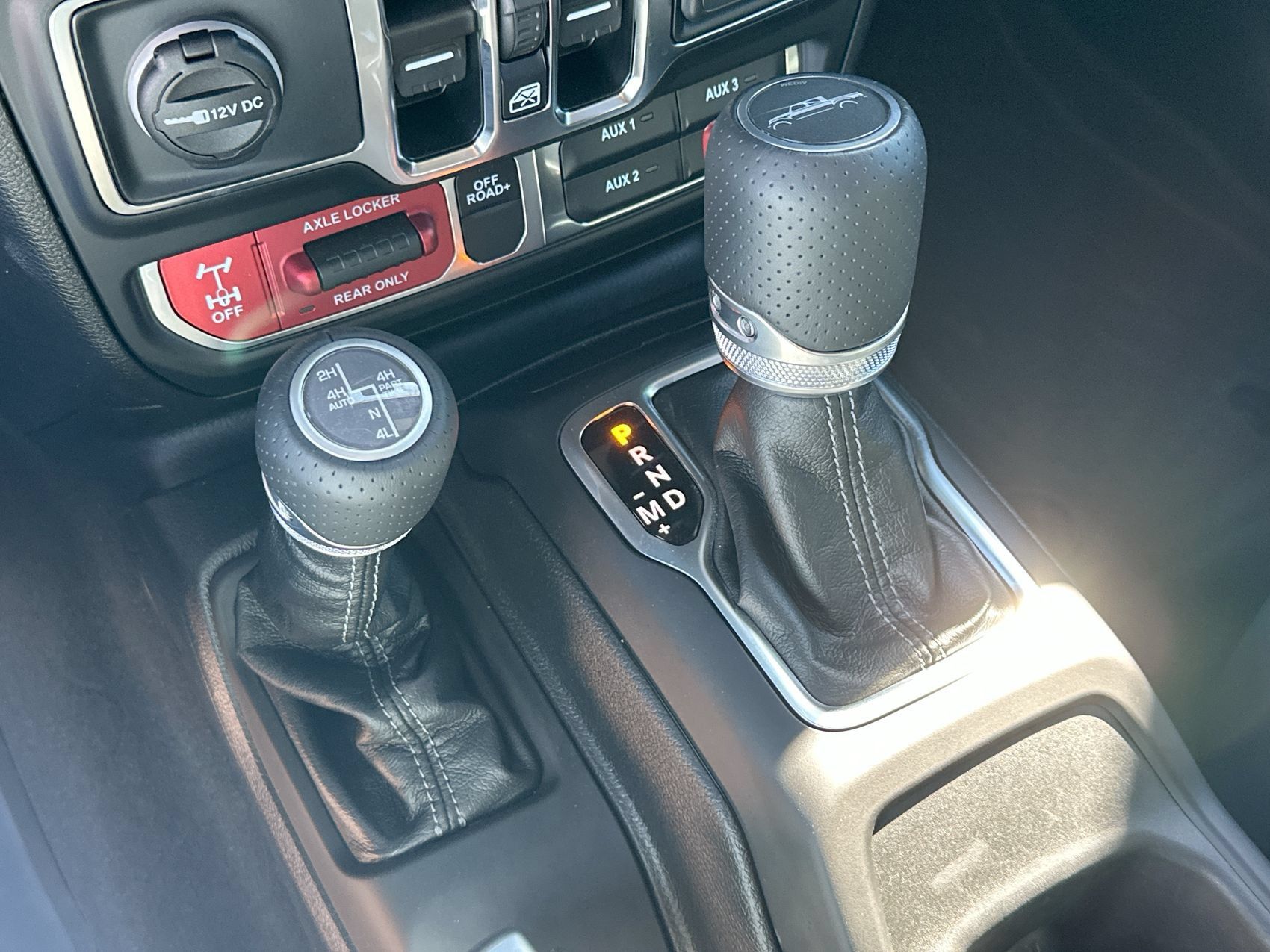 Used 2025 Jeep Gladiator Mojave AWD/4WD image 20