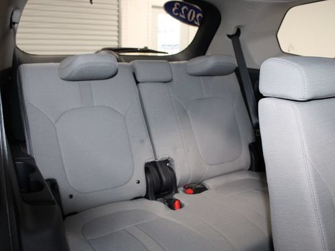 Used 2023 Honda Pilot LX image 32