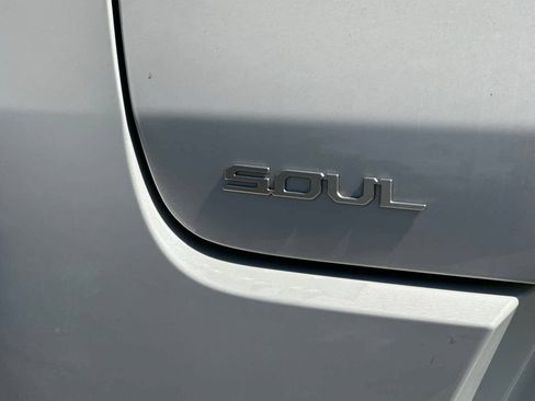 Used 2023 Kia Soul LX w/ LX Technology Package FWD image 27