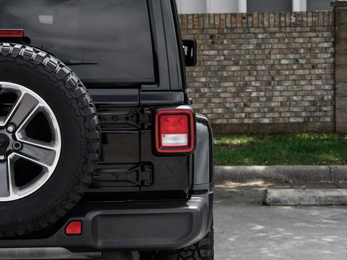 Used 2022 Jeep Wrangler Unlimited Sahara AWD/4WD image 59