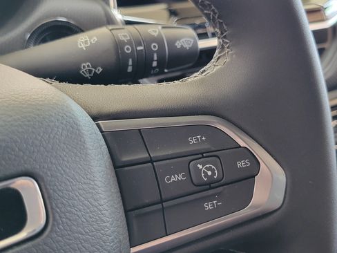 Used 2025 Jeep Compass Latitude w/ Sun & Sound Group AWD/4WD image 11