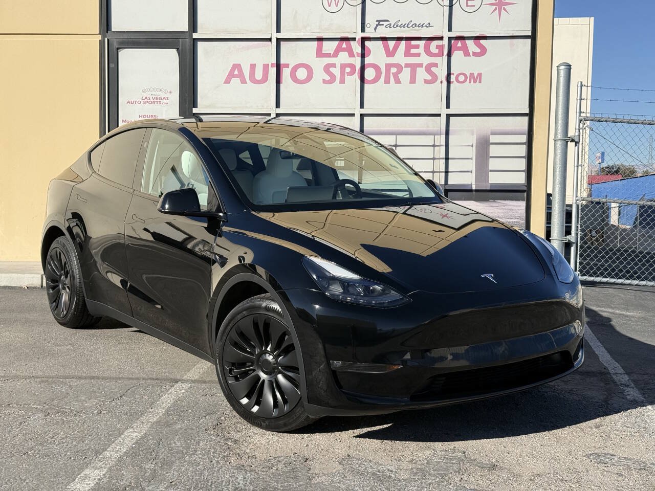 Used 2023 Tesla Model Y Long Range AWD/4WD image 2