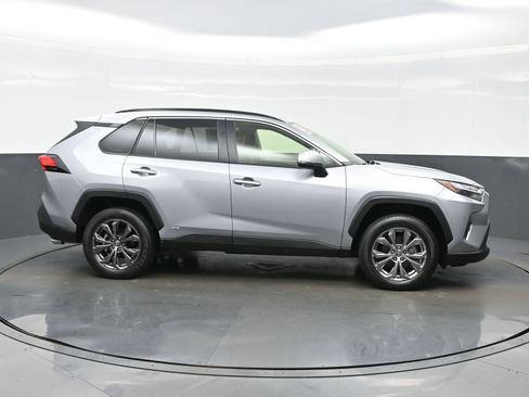 Used 2023 Toyota RAV4 XLE Premium AWD/4WD image 7