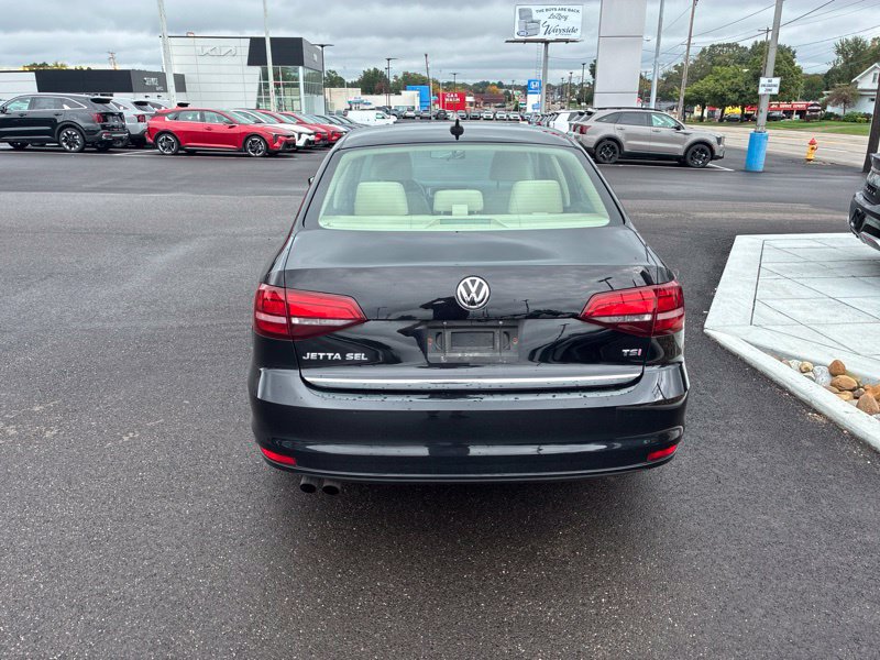 Used 2017 Volkswagen Jetta SEL FWD image 4