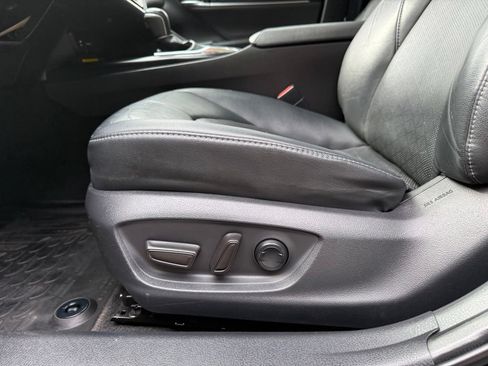 Used 2019 Toyota Camry XSE FWD image 13