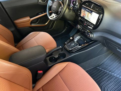 Certified 2025 Kia Soul EX FWD image 16