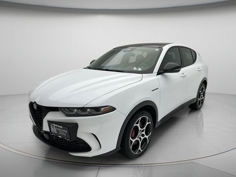 Used 2024 Alfa Romeo Tonale Veloce AWD/4WD image 3