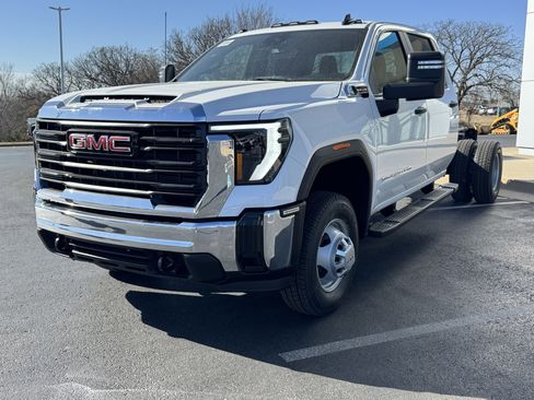 New 2026 GMC Sierra 3500 Pro w/ Convenience Package image 2