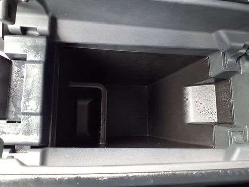 Used 2025 Nissan Rogue SV FWD image 12