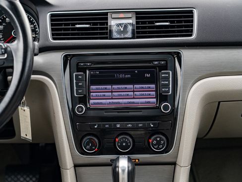 Used 2015 Volkswagen Passat TDI SE image 21