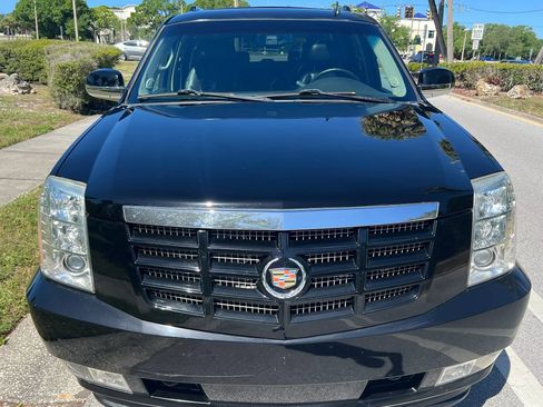 Used 2011 Cadillac Escalade ESV Premium image 9