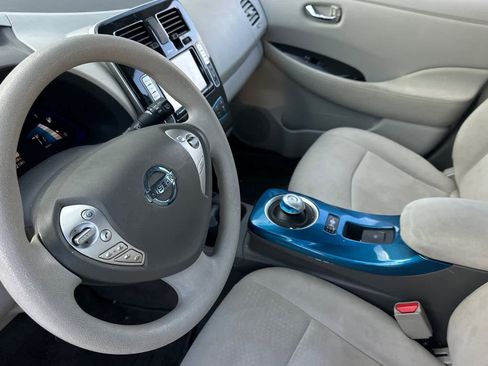 Used 2011 Nissan Leaf w/ Eco Design Pkg image 12