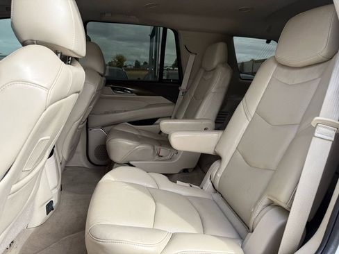 Used 2018 Cadillac Escalade Luxury image 19