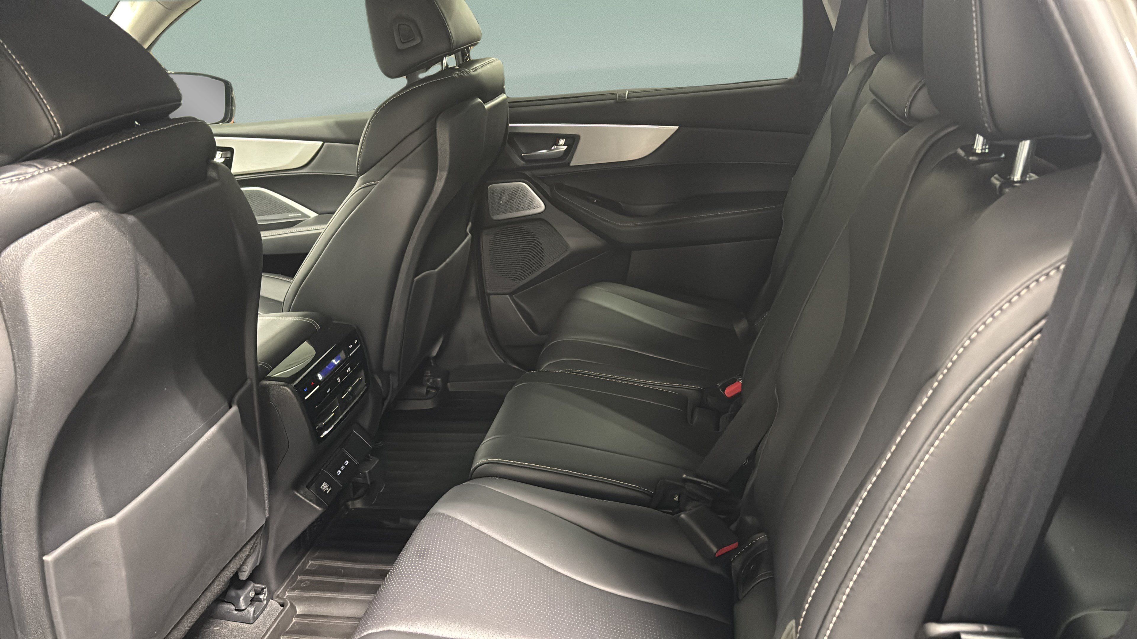Used 2025 Acura MDX w/ Technology Package FWD image 14