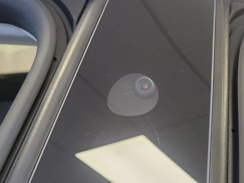 Used 2025 Tesla Model Y Long Range RWD image 9