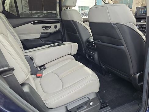 Used 2025 Honda Pilot Touring image 15