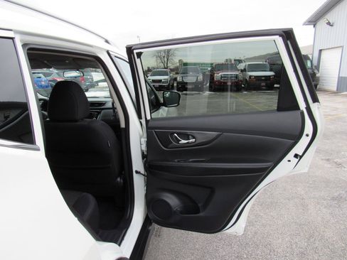 Used 2018 Nissan Rogue SV AWD/4WD image 22