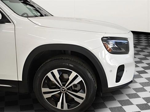 Used 2025 Mercedes-Benz GLB 250 4MATIC w/ Winter Package image 13