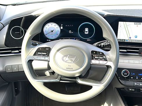 Used 2024 Hyundai Elantra SEL image 27