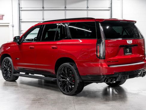 Used 2025 Cadillac Escalade V w/ LPO, ONYX Package AWD/4WD image 5