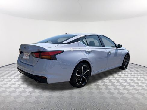 Used 2025 Nissan Altima 2.5 SR FWD image 16