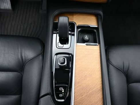 Used 2024 Volvo XC90 B6 Plus AWD/4WD image 14