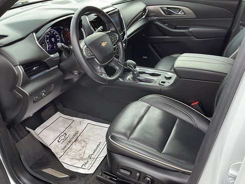 Used 2023 Chevrolet Traverse Premier FWD image 8